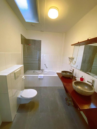 Bathroom 3, Apollo Hotel, Nijmegen