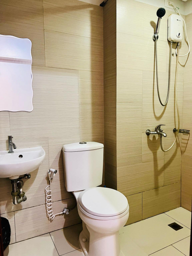 Bathroom, Lovely Spacious Condo With Balcony, Parañaque