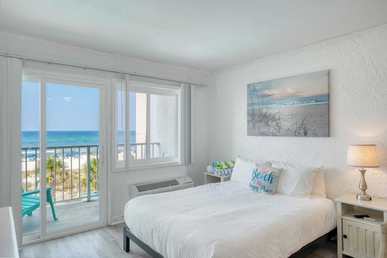 Bedroom 3, Sun-kissed by Avantstay Beachfront Access, Bay