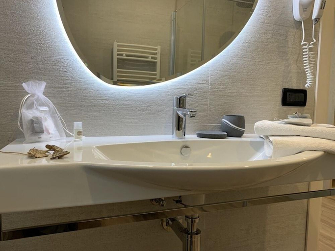 Bathroom 4, ALPieve Albergo Pieve, Trento