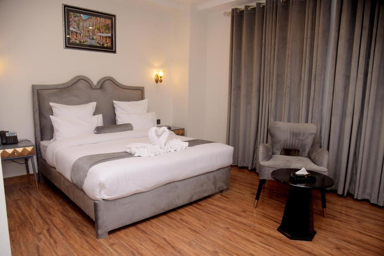 Bedroom 3, The Rich Hotel and Apartments, Lahore