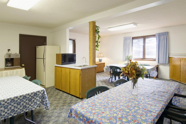 Others 5, Americas Best Value Inn-Laramie, Albany