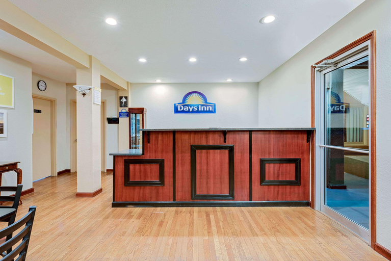 Public Area 2, Days Inn by Wyndham Fairmont, Marion