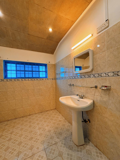 Bathroom 3, Hostel Bungalow, Nuwara Eliya
