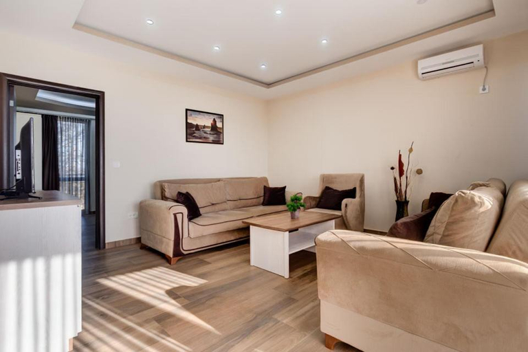 Others 3, Hotel Zan