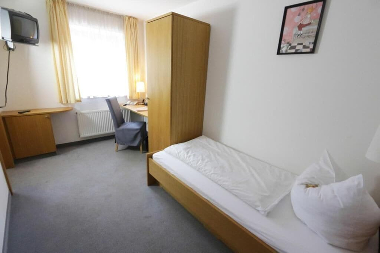 Bedroom 3, Landgasthof Pauliwirt, Mühldorf am Inn