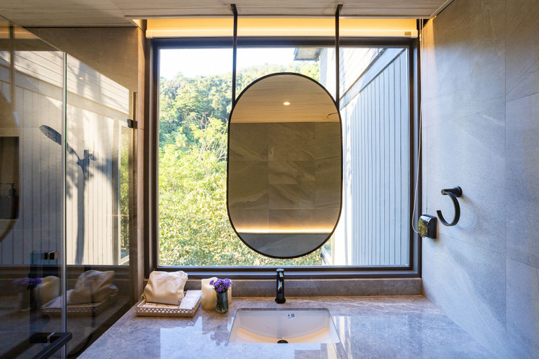 Bathroom 16