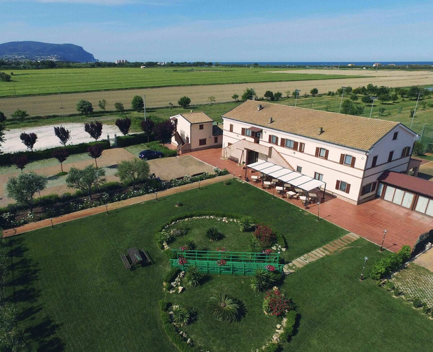 Exterior & Views 2, Miraconero, Macerata