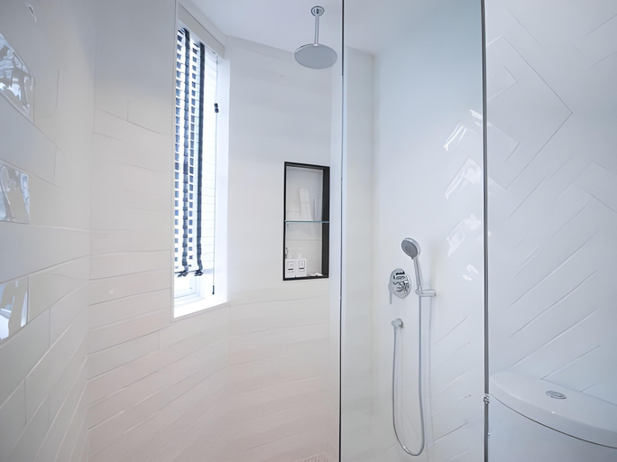 Bathroom 27