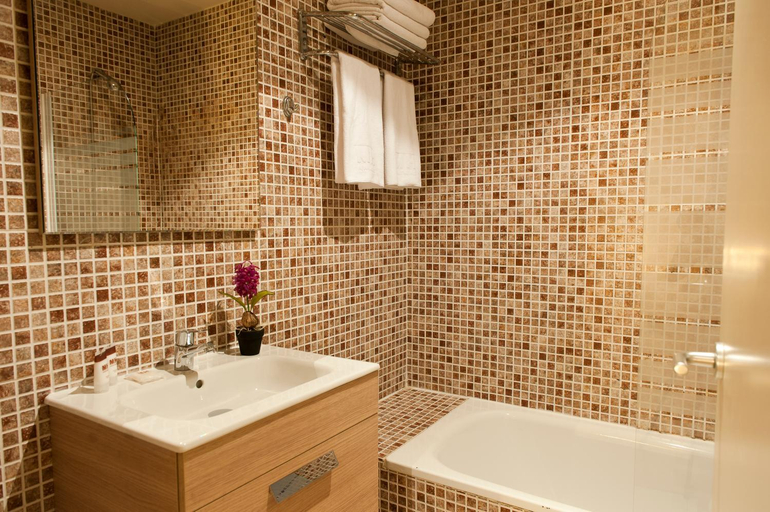 Bathroom 4, MH Apartments Ramblas, Barcelona