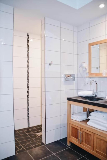 Bathroom 4, Auberge de Savoie, Savoie