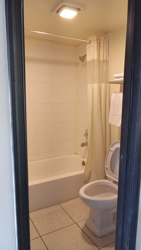 Bathroom 4, Ocean View Inn, Norfolk