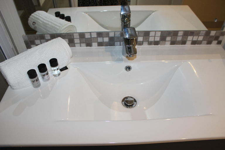Bathroom 3, Luxe-Molen Boutique Hotel, Chris Hani