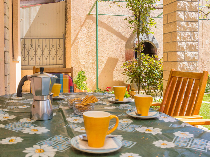 Food & Drinks 5, Apartment in Pula near the Sea, Pula