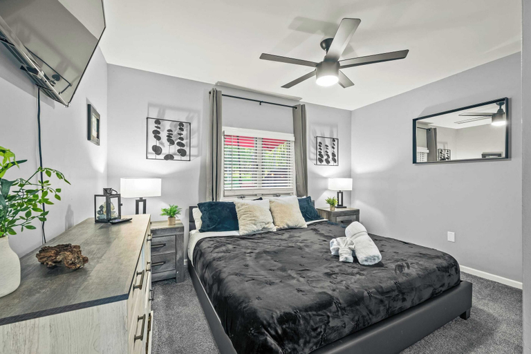 Bedroom 5, Lakeside Haven Ping Pong, Fire Pit & Mins to Big Boulder & Lake Harmony, Carbon