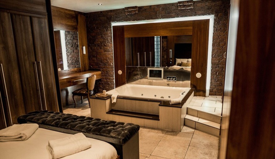Room 3, The Famous Floor Sleeps 26 and Group Acc Sleeps30, Sefton