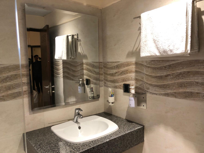 Bathroom 2, Hamsun Apart Hotel Clifton, Karachi