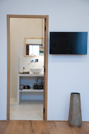 Bathroom 4, La Maison des Lamanon, Bouches-du-Rhône