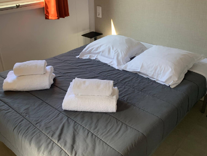 Bedroom 3, Domaine de Diane, Somme