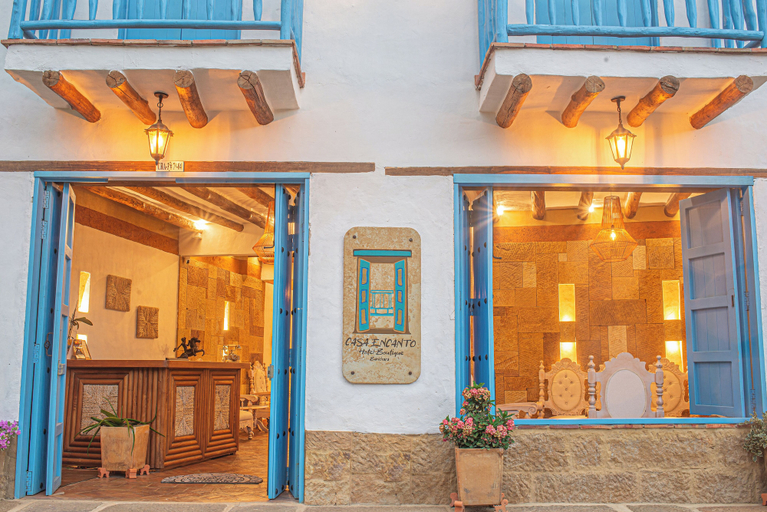 Exterior & Views