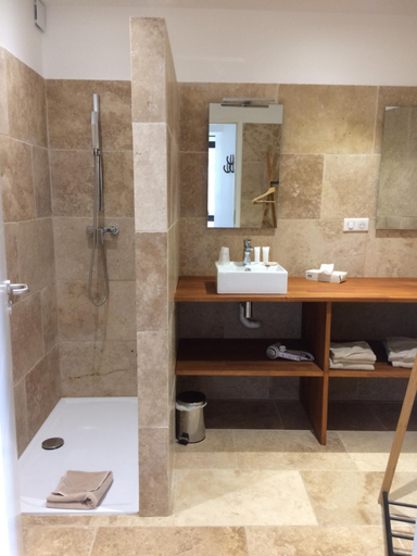 Bathroom 3, Hotel Spa Mas des Rieges, Bouches-du-Rhône