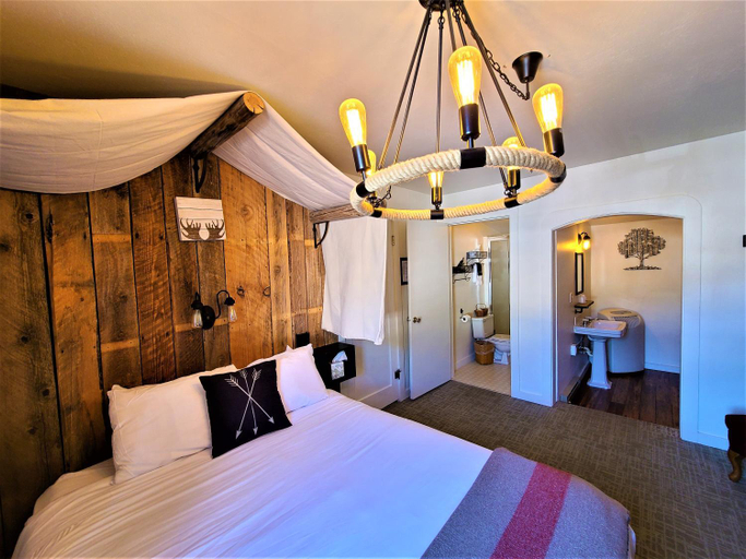 Others 5, Mrs. Anderson's Lodging, Chelan