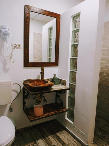 Bathroom, Camere de inchiriat La Locanda, Dubova