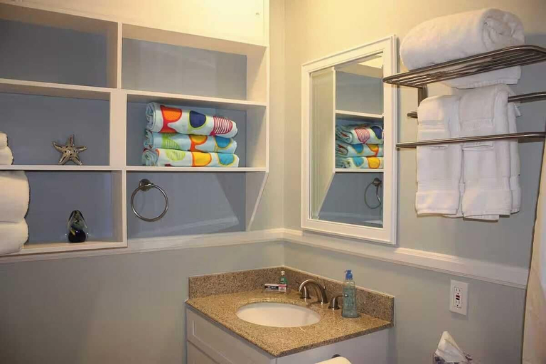 Others 4, Steps to Newport Harbor, Balboa Fun Zone + Dock Access 2 Edgewater Studios, Orange