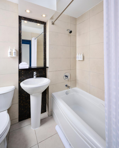 Bathroom 5, Hotel Victoria, Toronto