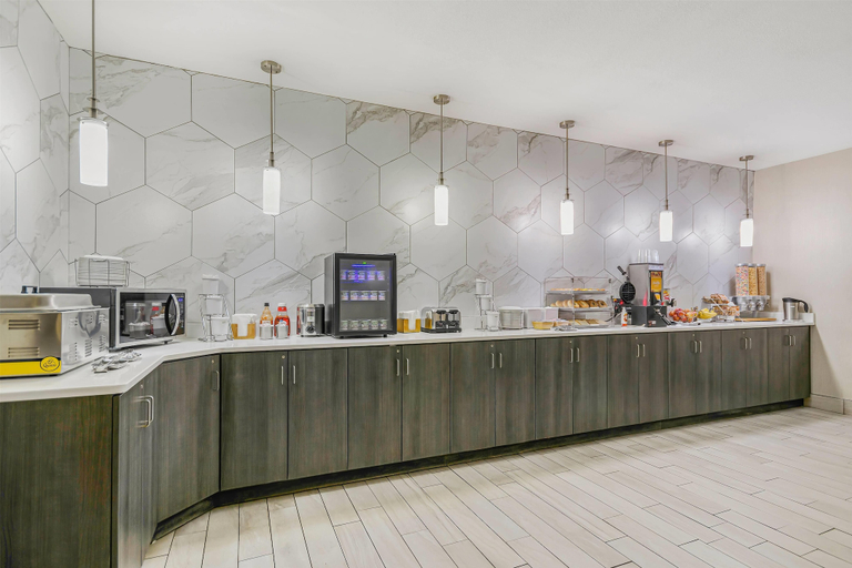 Food & Drinks 5, La Quinta Inn & Suites by Wyndham Batavia, Genesee