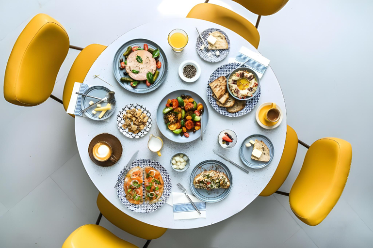 Food & Drinks 18