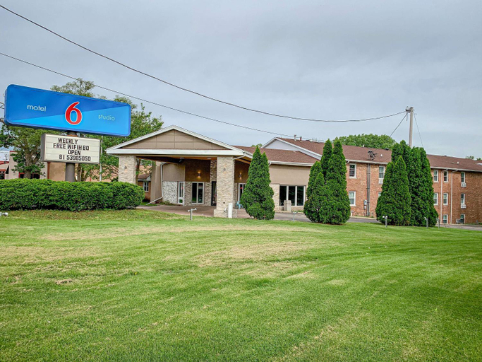 Exterior & Views 2, Motel 6 Rockford, Il GA, Winnebago