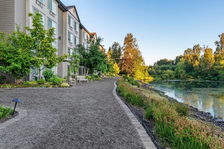 Exterior & Views 1, Radisson Hotel Portland Airport, Multnomah