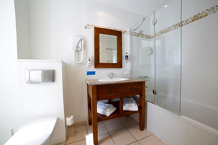 Bathroom 3, Hotel du Tumulus, Morbihan