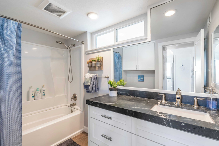 Bathroom 4, Ocean Breeze II by Avantstay Steps to the Beach!, Orange