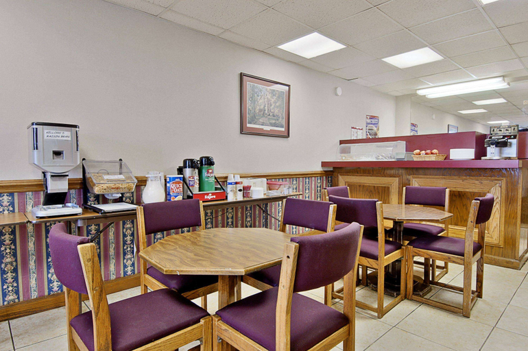 Food & Drinks 5, Days Inn by Wyndham Lincolnton, Lincoln