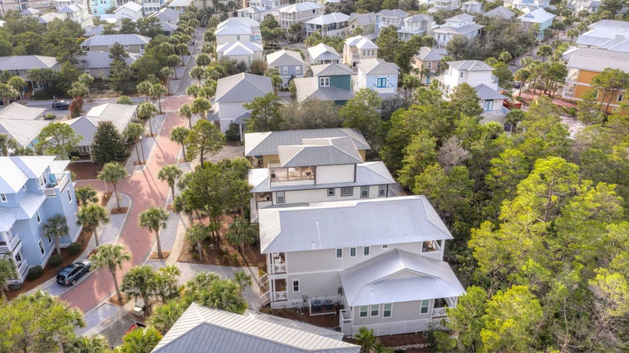 Exterior & Views 2, No Shady Beaches by Avantstay Seacrest Beach + Pool + Bikes, Walton