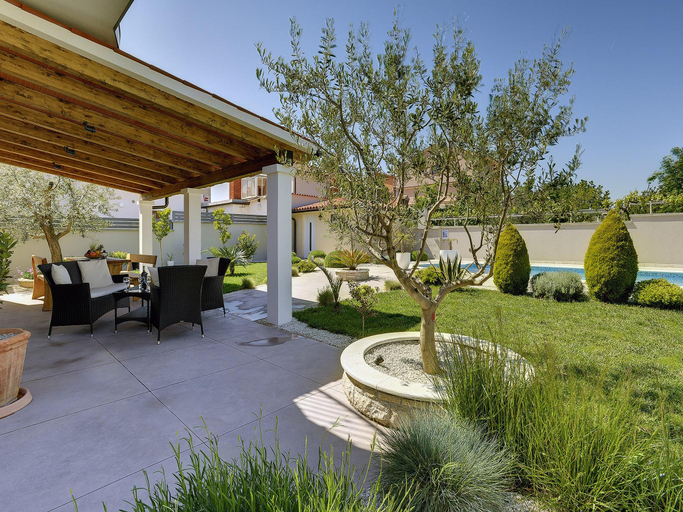 Others 5, Holiday Home in Medulin with Private Pool, Medulin