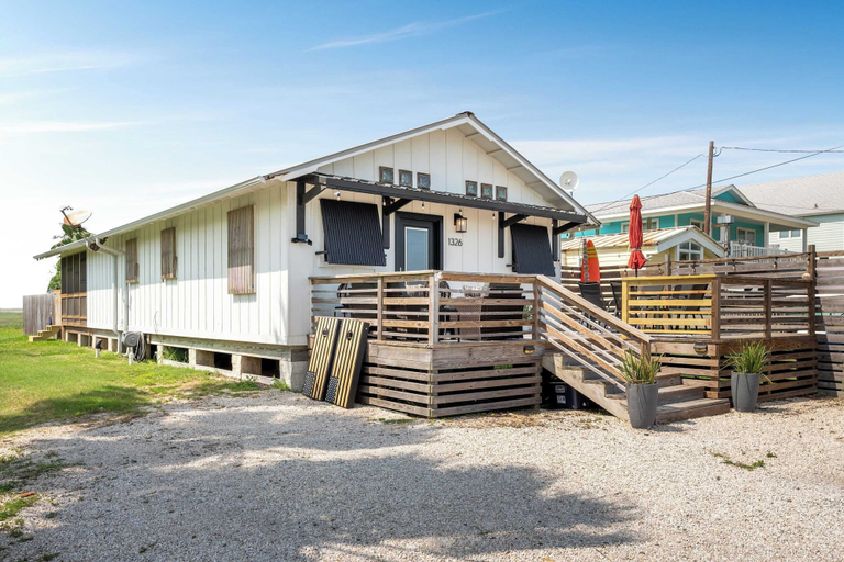 Exterior & Views 2, Simpatico by Avantstay Pool, Near Birding Center, Nueces