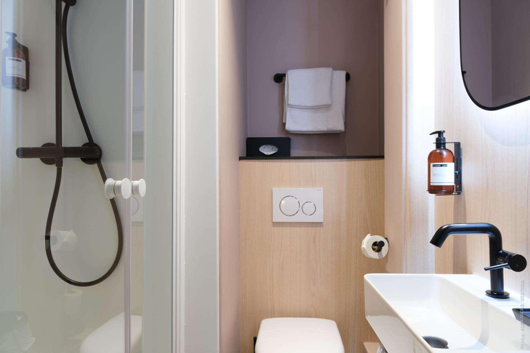 Bathroom 4, Des Roys Versailles, Yvelines
