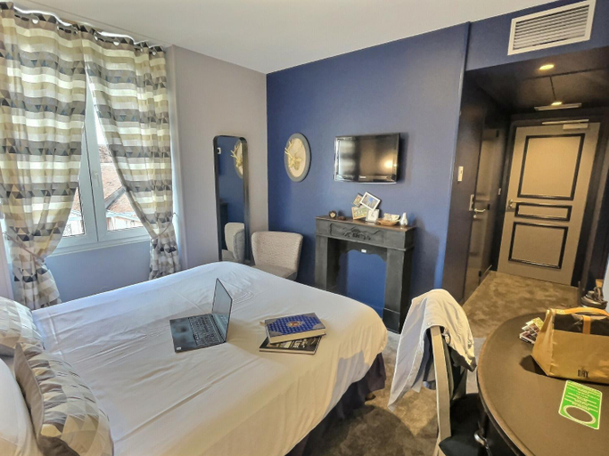 Bedroom 3, Logis Hotel du Cygne, Loir-et-Cher