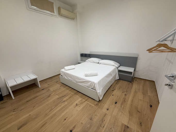 Others 3, Appartamento il salotto, Bologna