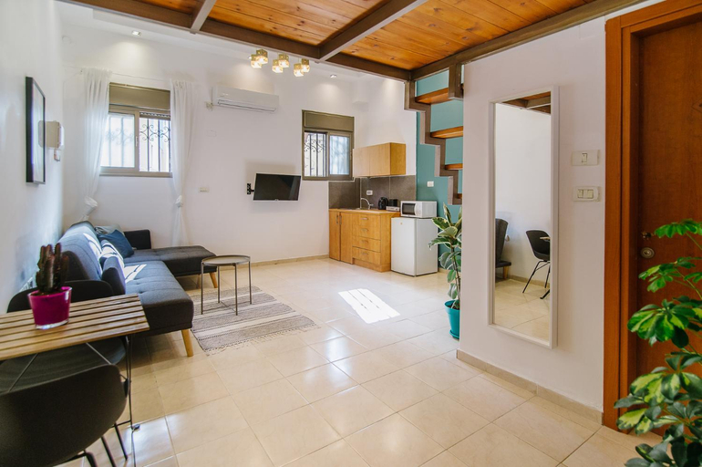 Facilities 3, Bugrashov Beach Studios