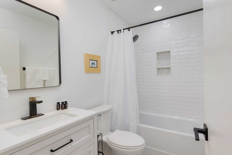 Bathroom 3, Conch Cottage by Avantstay Walk to Beach, Deck, Fireplace, Outdoor Dining, Charleston