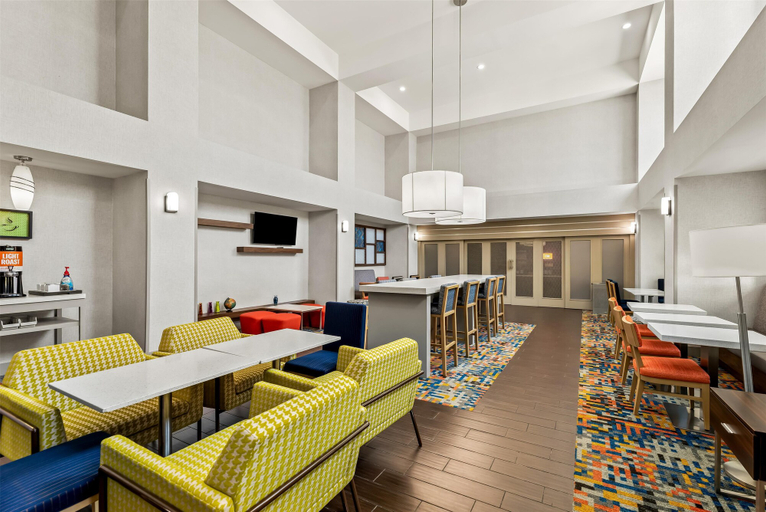 Food & Drinks 5, Hampton Inn & Suites Corpus Christi I-37 - Navigation Blvd, Nueces