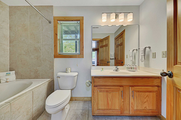 Others 5, Wilderness Rush by Avantstay Hot Tub + Views, Sevier