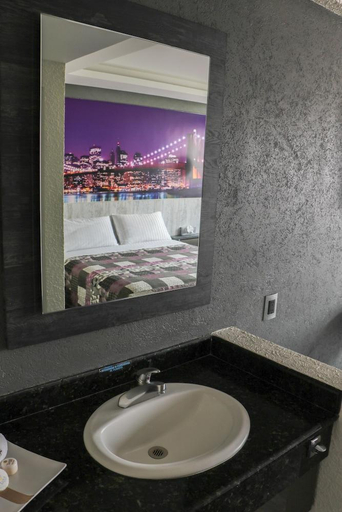 Bathroom 4, Hotel La Luna, Mexico City