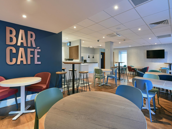 Food & Drinks 4, Travelodge Bristol Central, Bristol
