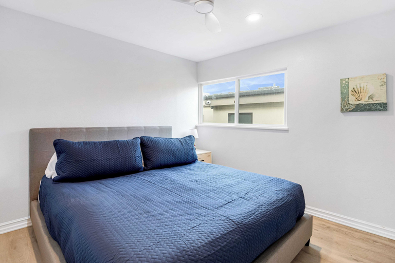 Bedroom 2, Shelly by Avantstay Steps to the Beach Deck w/ Ocean Views 5bdr, Orange