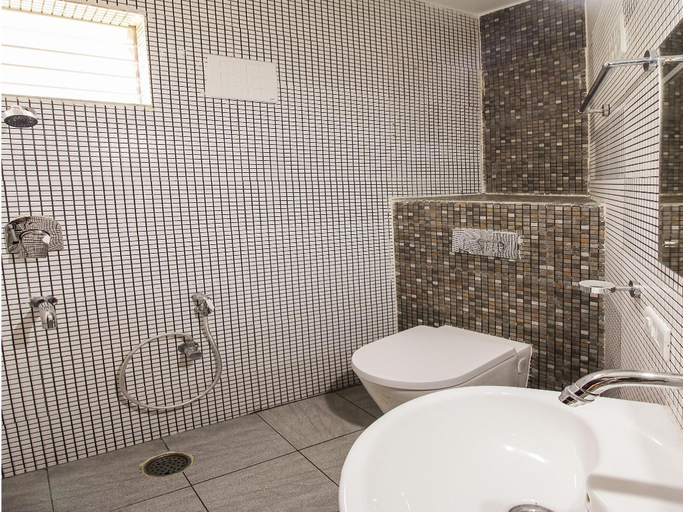 Bathroom 4, Hotel O Eagle Fantasy, Mysore
